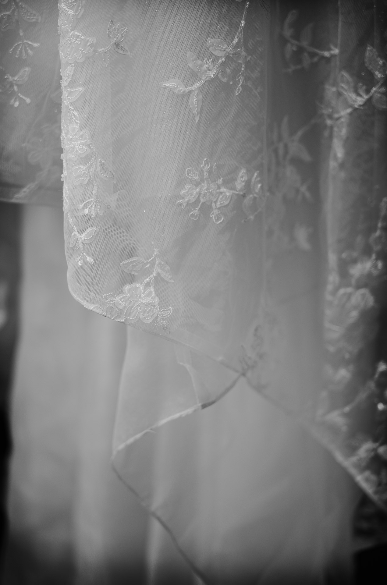 Oak Tree Ceremony & Candlelit Reception at The Houstonian 3 Close-up detail of lace on the bride’s wedding dress at The Houstonian Hotel.