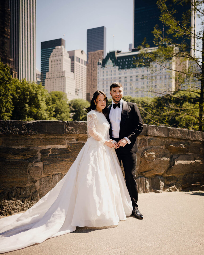 Bride and groom portrait with the Manhattan skyline in the background.